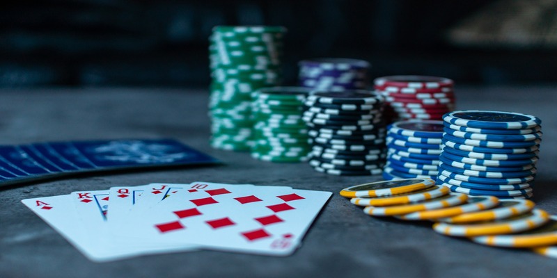 Vai-thong-tin-co-ban-ve-tua-game-Poker